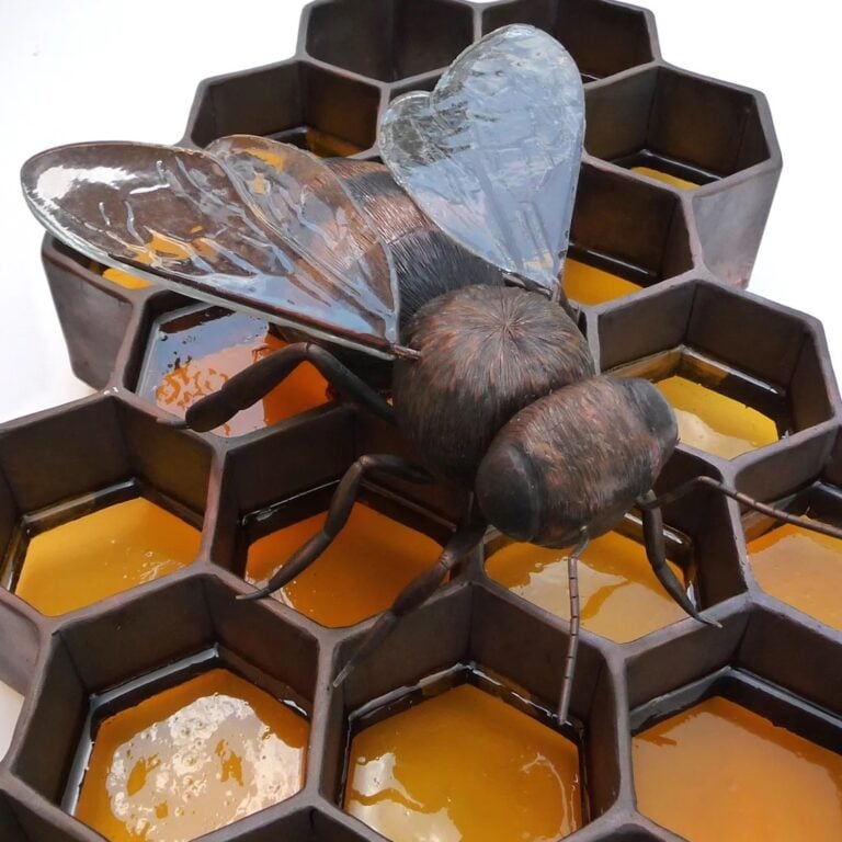 Metal Art and Sculpture Element 29 Honey bee metal wall art close 2